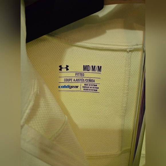 Under Armour Women's Yellow Long Sleeve Pullover With Thumb Holes, Sz Med - Picture 3 of 6